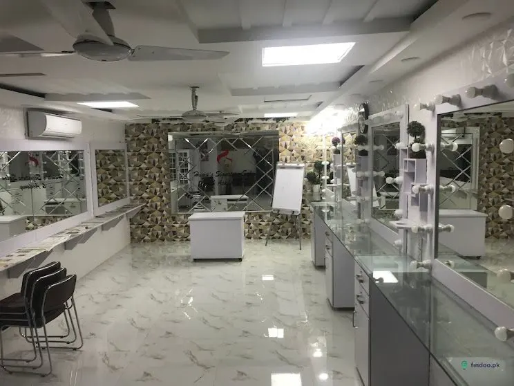 Huma’s Signature Salon